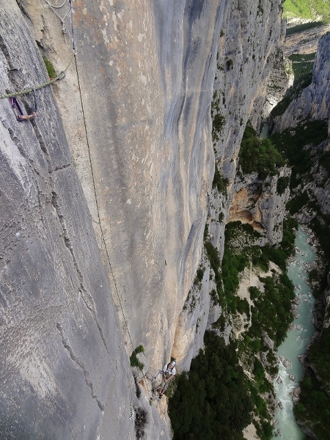 Photo: Hanging belay below the hand traverse of L'Eperon Sublime
